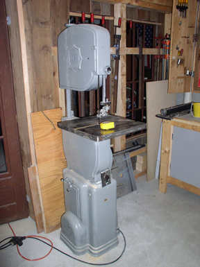 Great Looking but Unknown Bandsaw