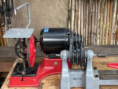 Delta 5 speed Wood Lathe/ Scroll Saw Combination. 