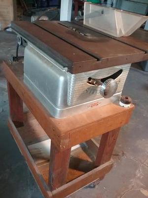 Craftman Tablesaw (dad rebuilt the table) 
