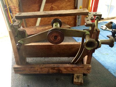 Pulley side. Knob to adjust height. 